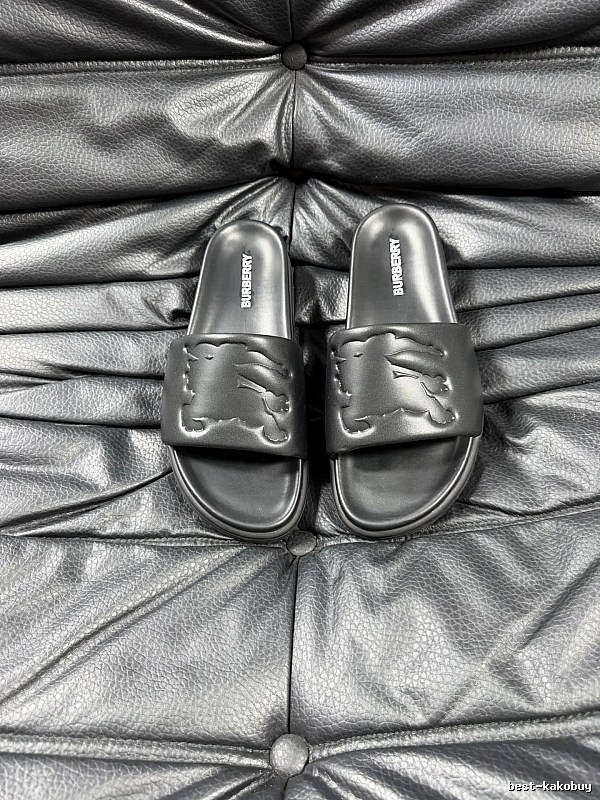 Burberry Knight Embossed Casual Style Black Slides
