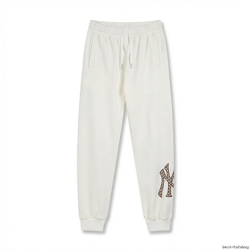 Fashionable white sweatpants of the MLB New York Yankees