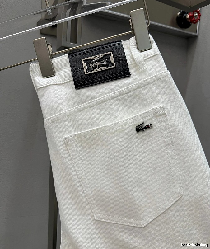 Logo Jeans with green crocodile emblem and clean back pocket - Lacoste Weekend Edit