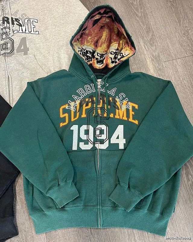 Supreme Dark Green Zip Hoodie Streetwear Look