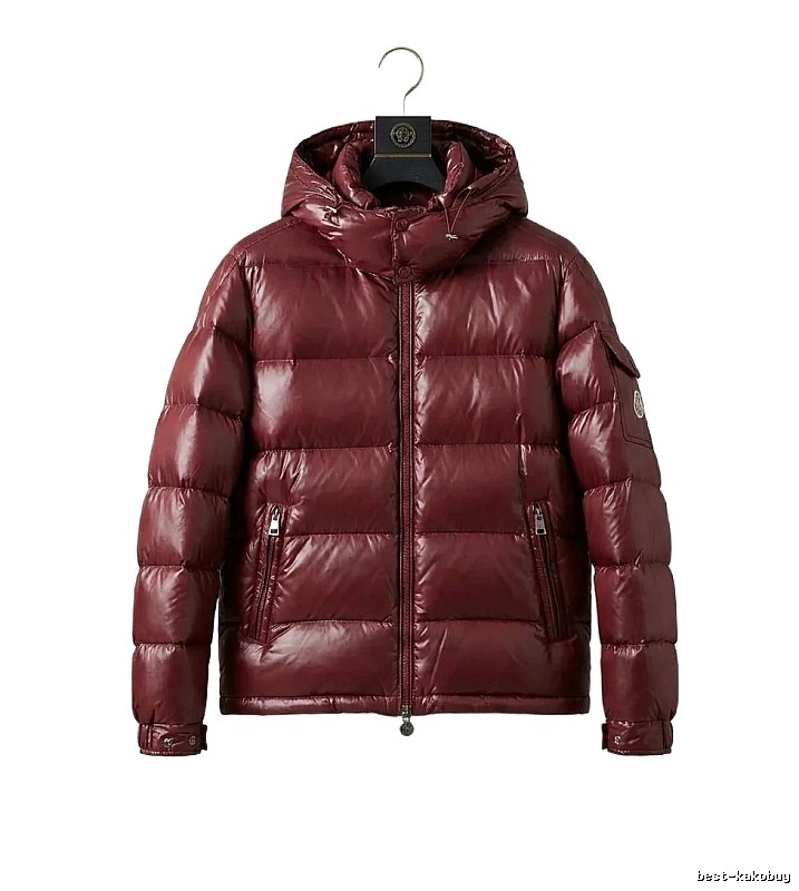 The classic burgundy down jacket of Moncler