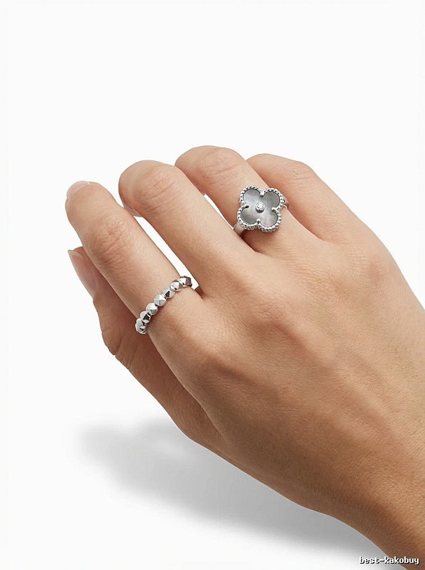 Van Cleef & Arpels four-leaf clover silver ring